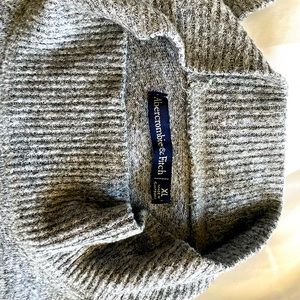 Abercrombie & Fitch sweater